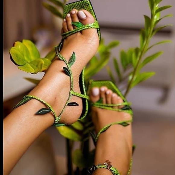 VERSACE PYTHON HEEL - Picture 2 of 10